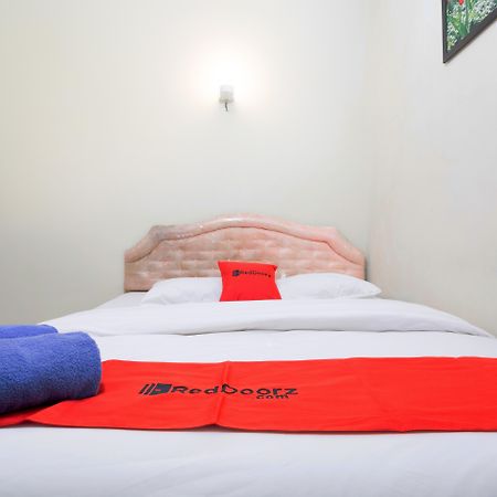 Reddoorz @ Supratman Street Hotell Bandung Exteriör bild