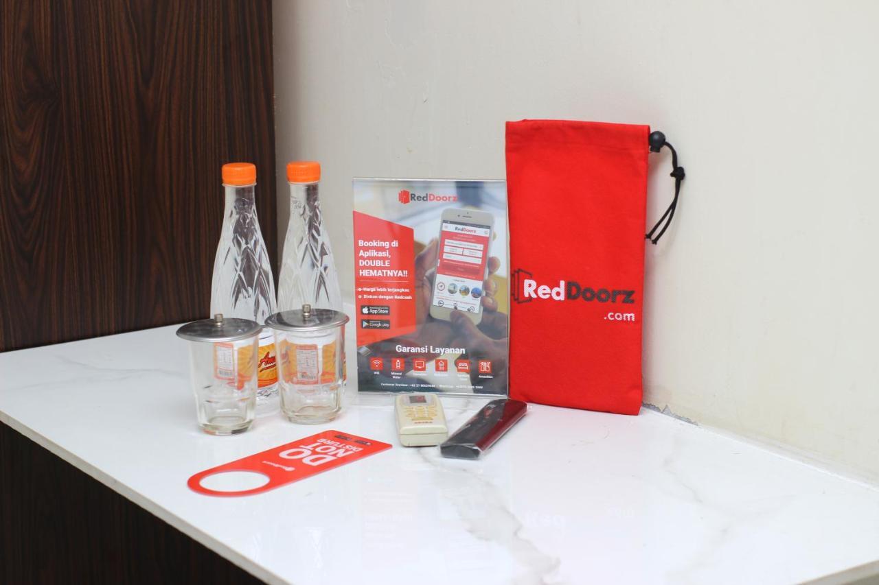 Reddoorz @ Supratman Street Hotell Bandung Exteriör bild