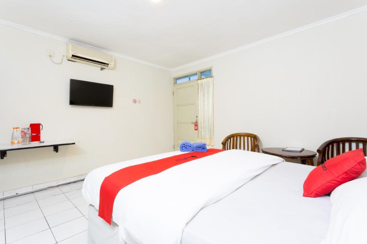 Reddoorz @ Supratman Street Hotell Bandung Exteriör bild