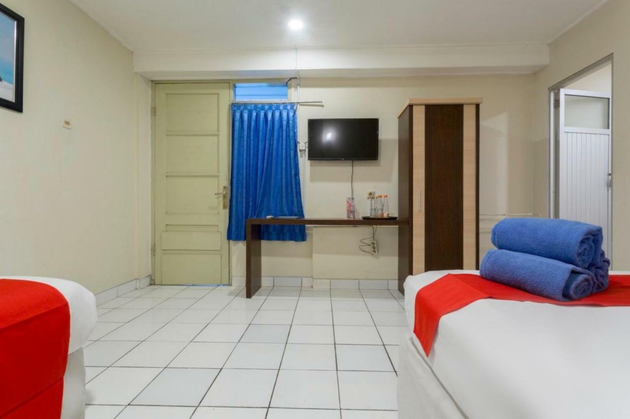 Reddoorz @ Supratman Street Hotell Bandung Exteriör bild